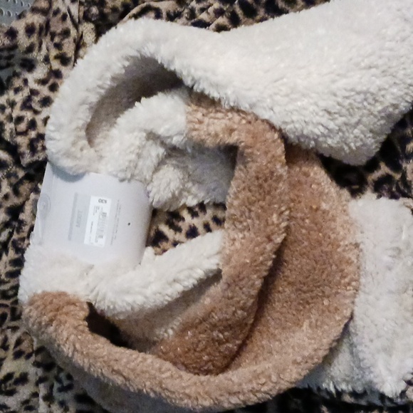 MIXIT 2 TONE FAUX FUR SHERPA OBLONG SCARF - Picture 3 of 6